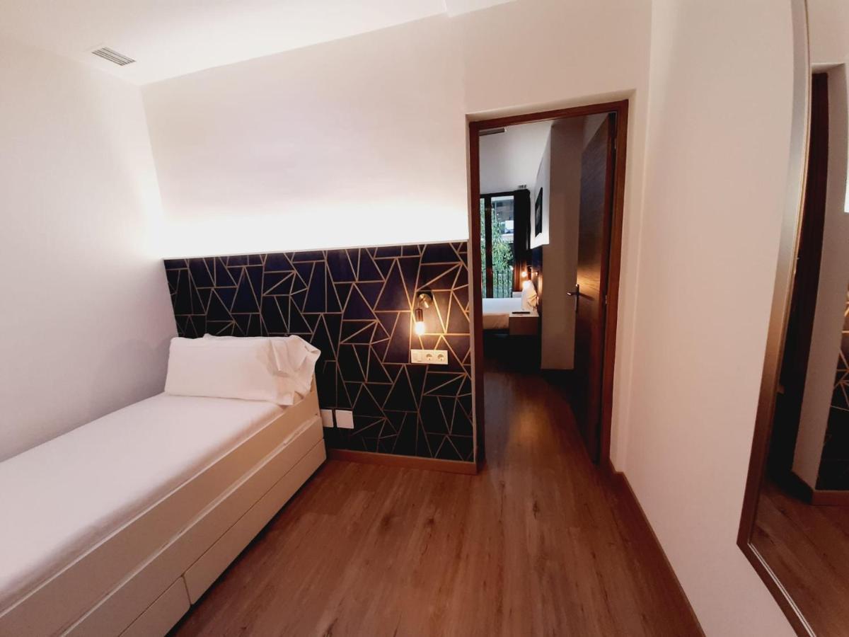 Hostal Laia By Gaiarooms Барселона Экстерьер фото